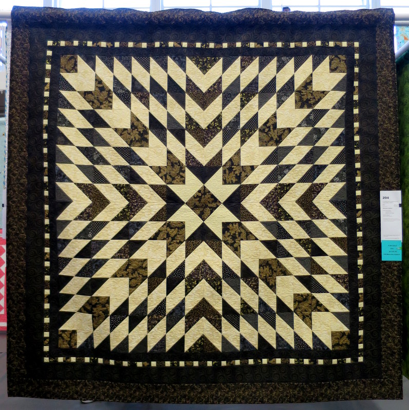 Star by Maureen Gallant quilted by Lisa Taylor