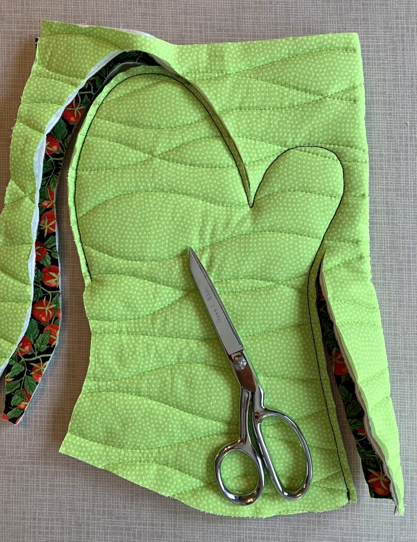 How to Make an Easy Oven Mitt - No Binding ✿ Fat Quarter Friendly ✿ Free  PDF ✿ Easy Sewing Tutorial 
