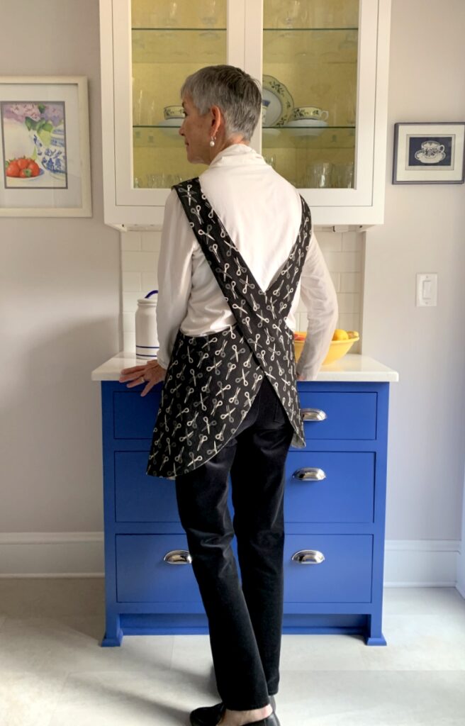 This Sturdy-Yet-Stylish Crossback Apron Is So Comfortable, I Forget I'm  Wearing It